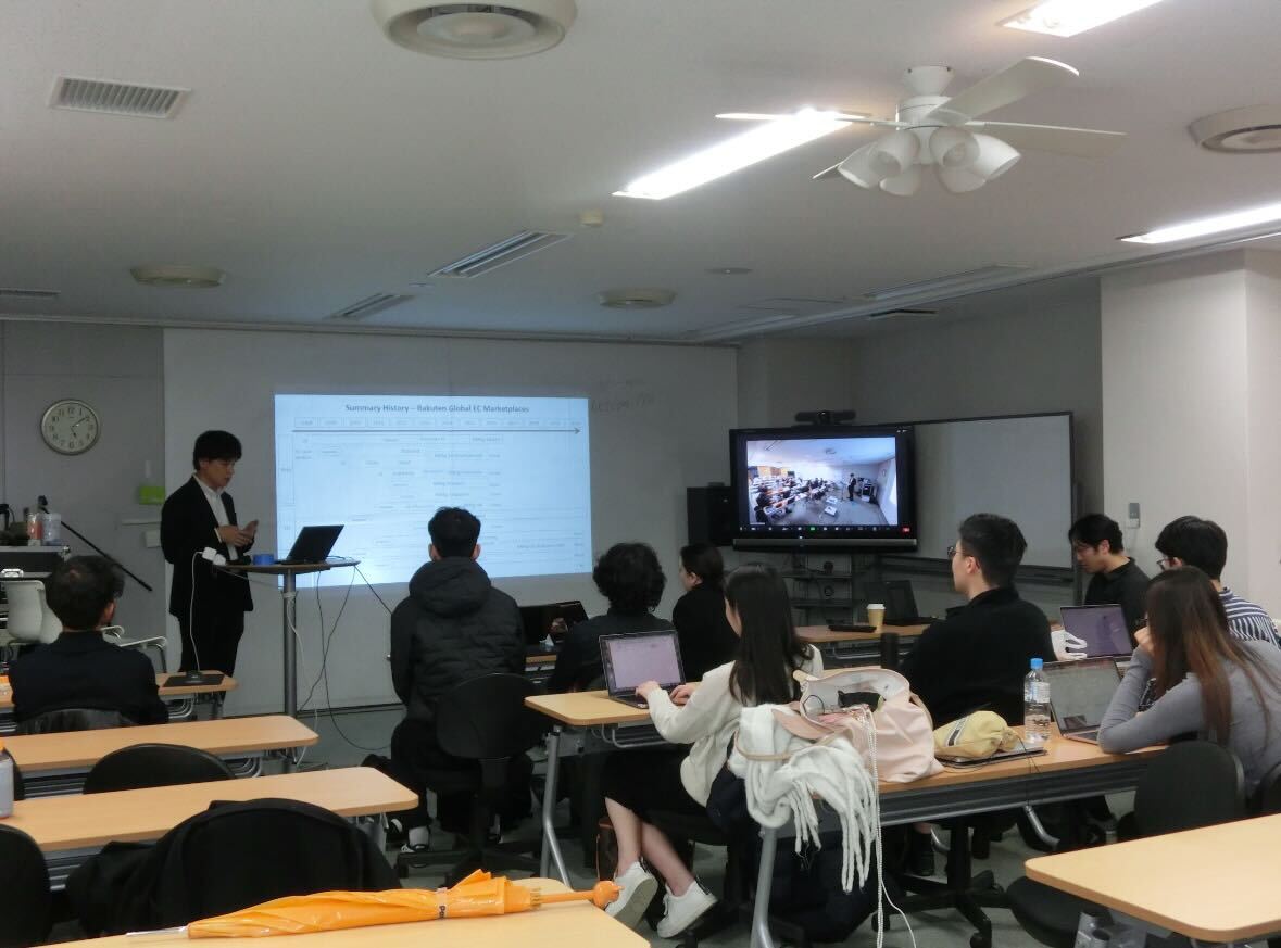A B2 student presenting a proposal to Rakuten