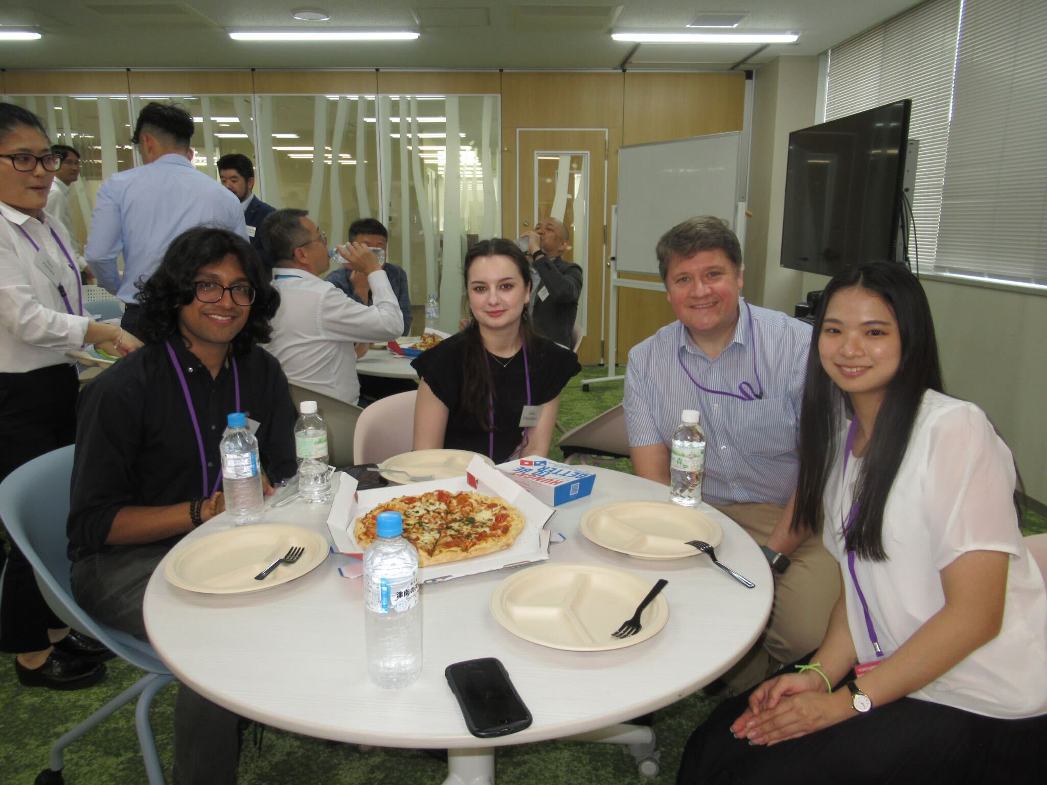 B2 students and Yokogawa executives during the networking break