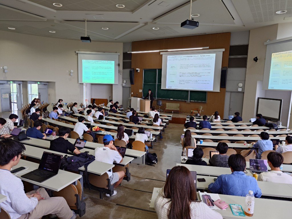 慶應義塾大学 SFC Ω21 教室での「経営戦略」ゲストセッションの様子